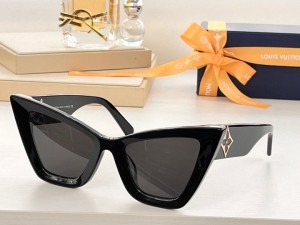 factory sale LV Sunglasses 979466